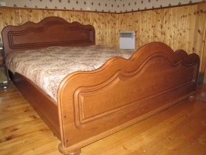 Кровать из массива бука. Изготовлена по размерам заказчика.